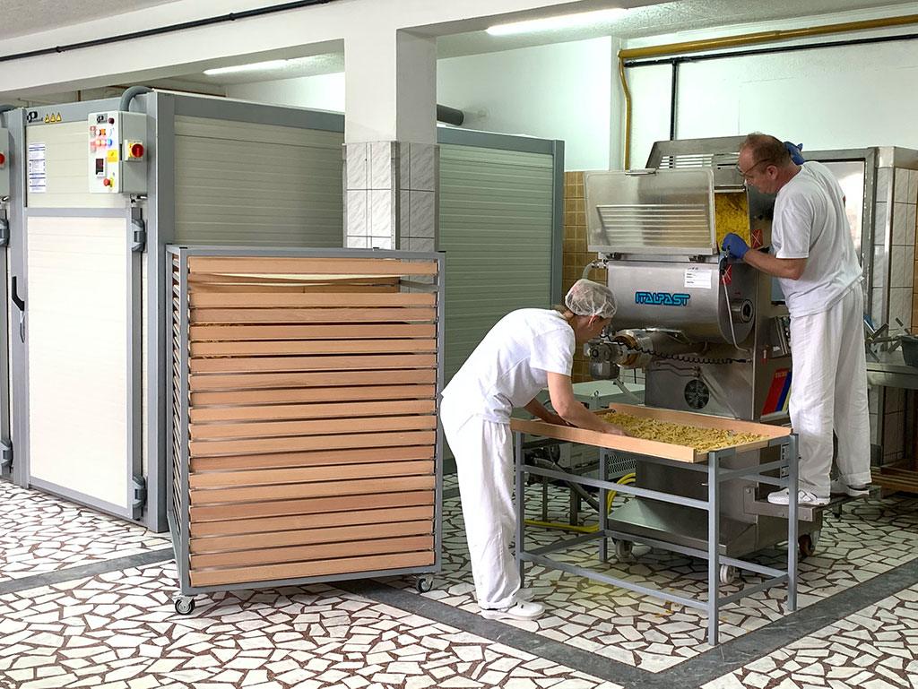 Fabbrura's people making artisan pasta